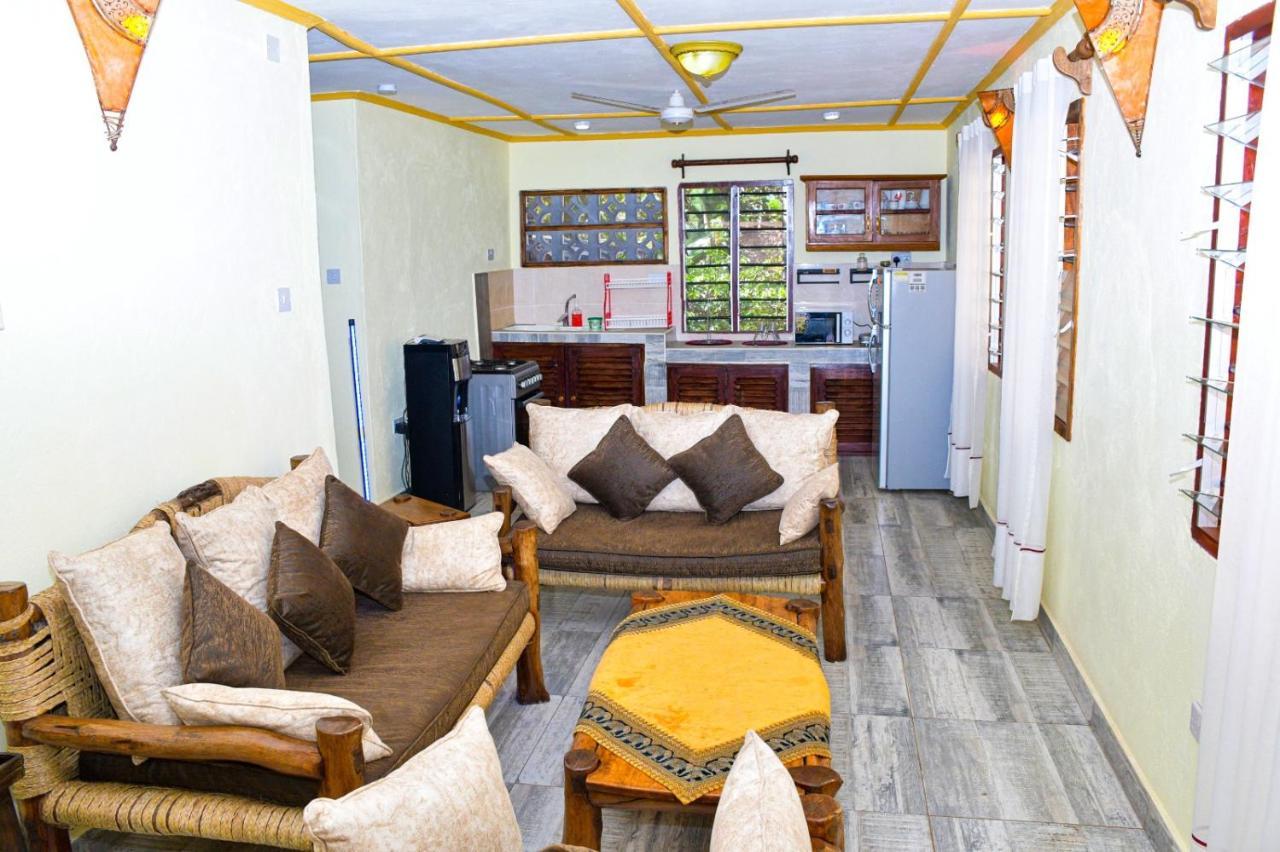 Apartmenthaus Salama Villen In Diani เดียนีบีช ภายนอก รูปภาพ