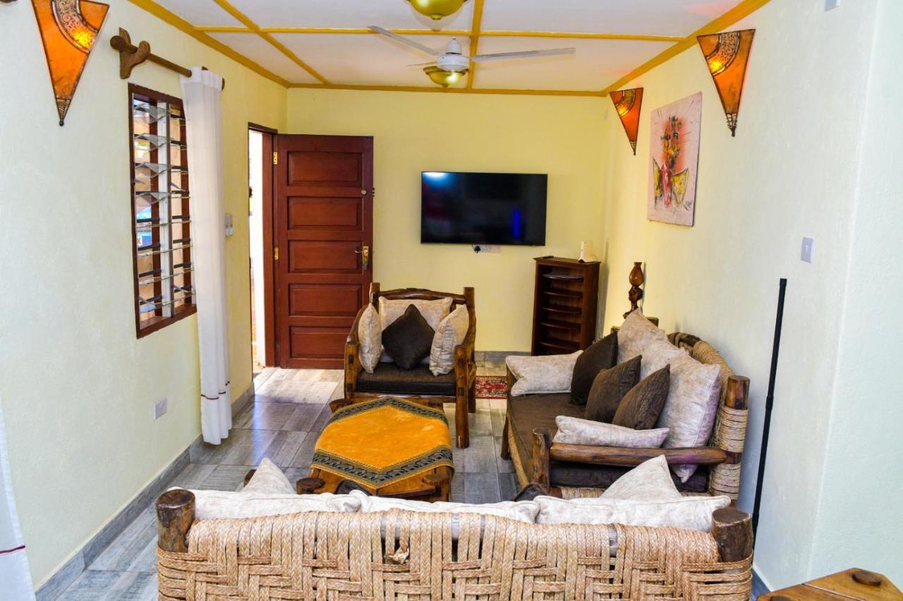 Apartmenthaus Salama Villen In Diani เดียนีบีช ภายนอก รูปภาพ