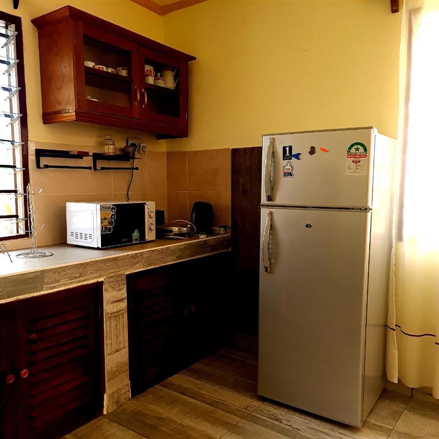 Apartmenthaus Salama Villen In Diani เดียนีบีช ภายนอก รูปภาพ